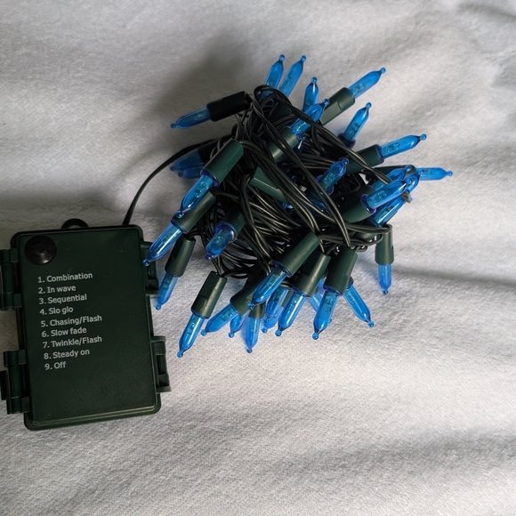 Christmas String Lights, 50-Count Green Wire Light Set, Battery Operated (EUC) - Picture 4 of 6